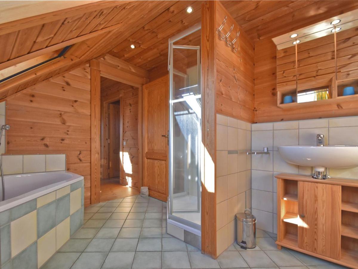 Comfortable Holiday Home With Hot Tub Teunz Exterior photo