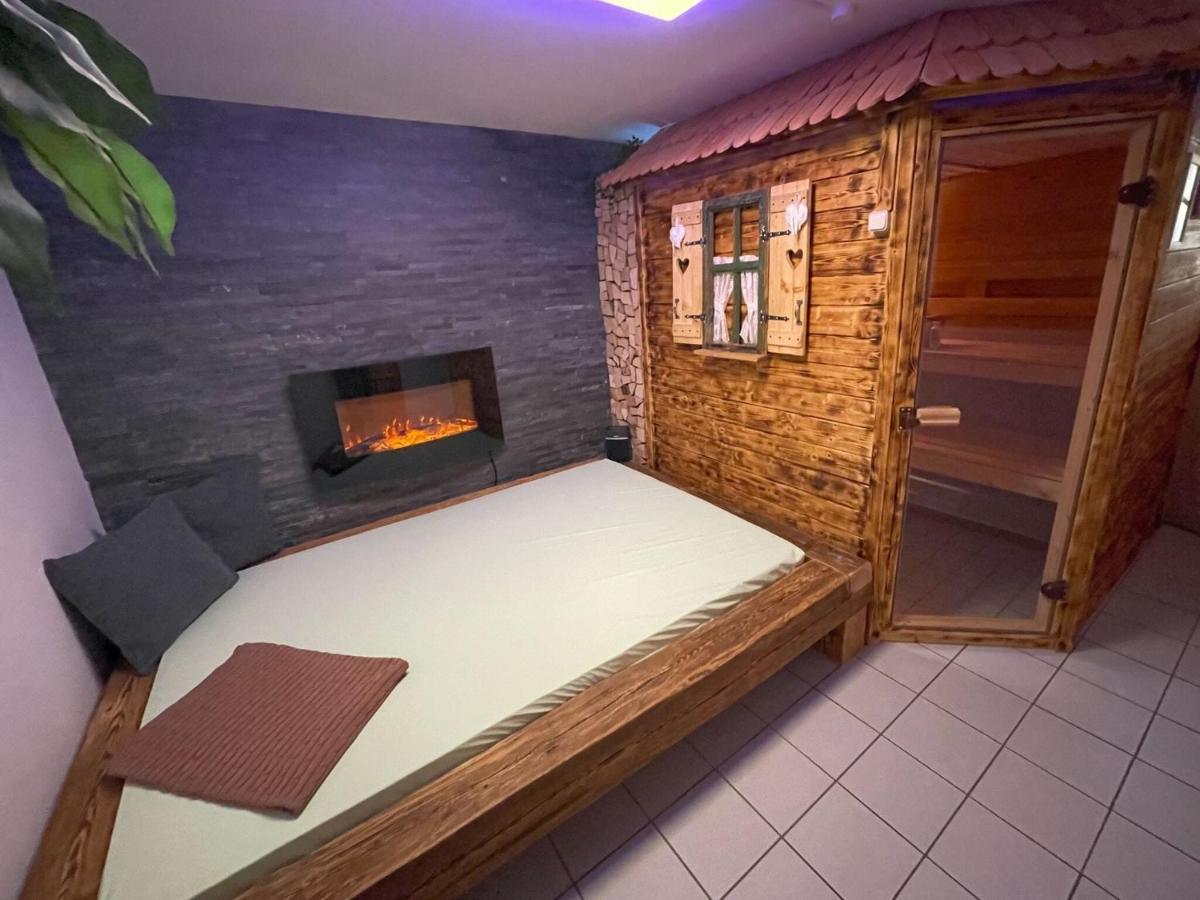 Comfortable Holiday Home With Hot Tub Teunz Exterior photo